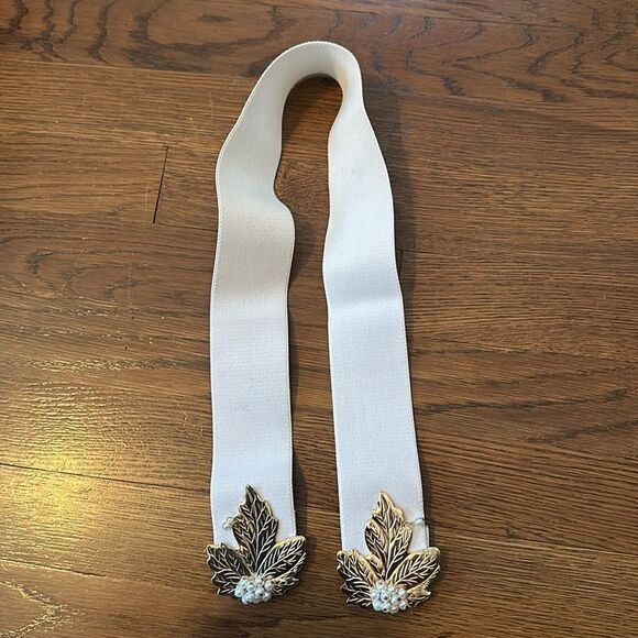 Vintage 70s/80s gold brass leaf & pearls buckle white ‎ elastic cinch belt